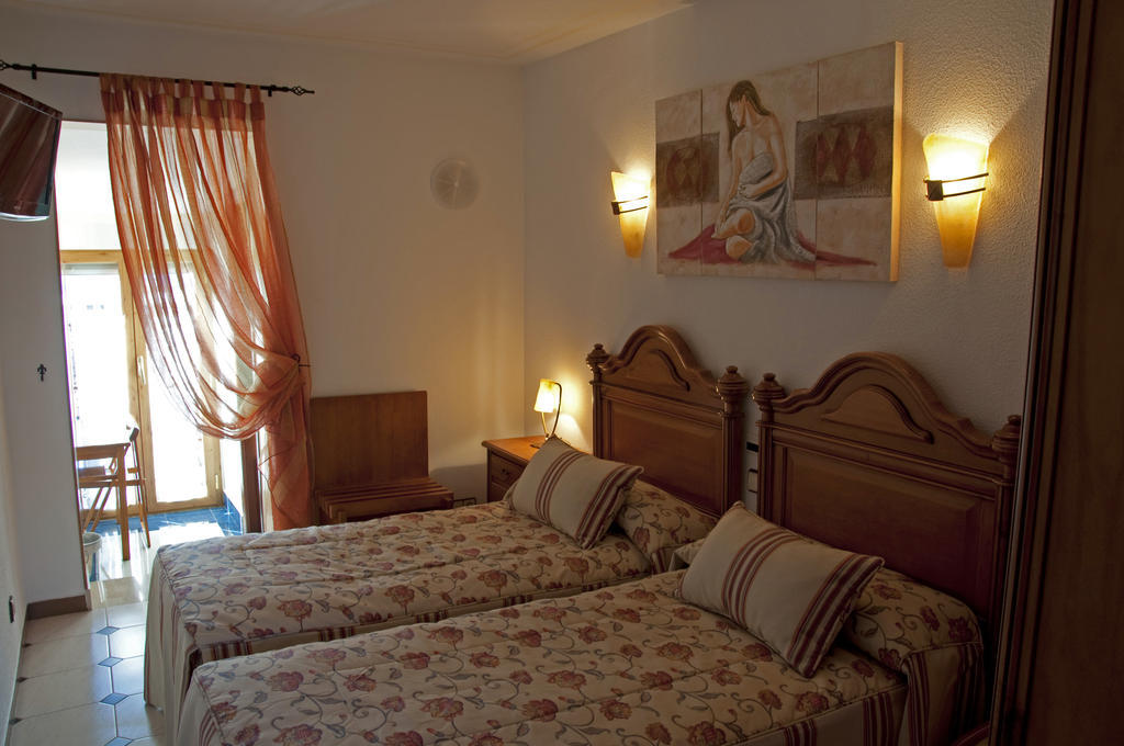 Hospederia Gemma Hotel La Lastrilla Room photo
